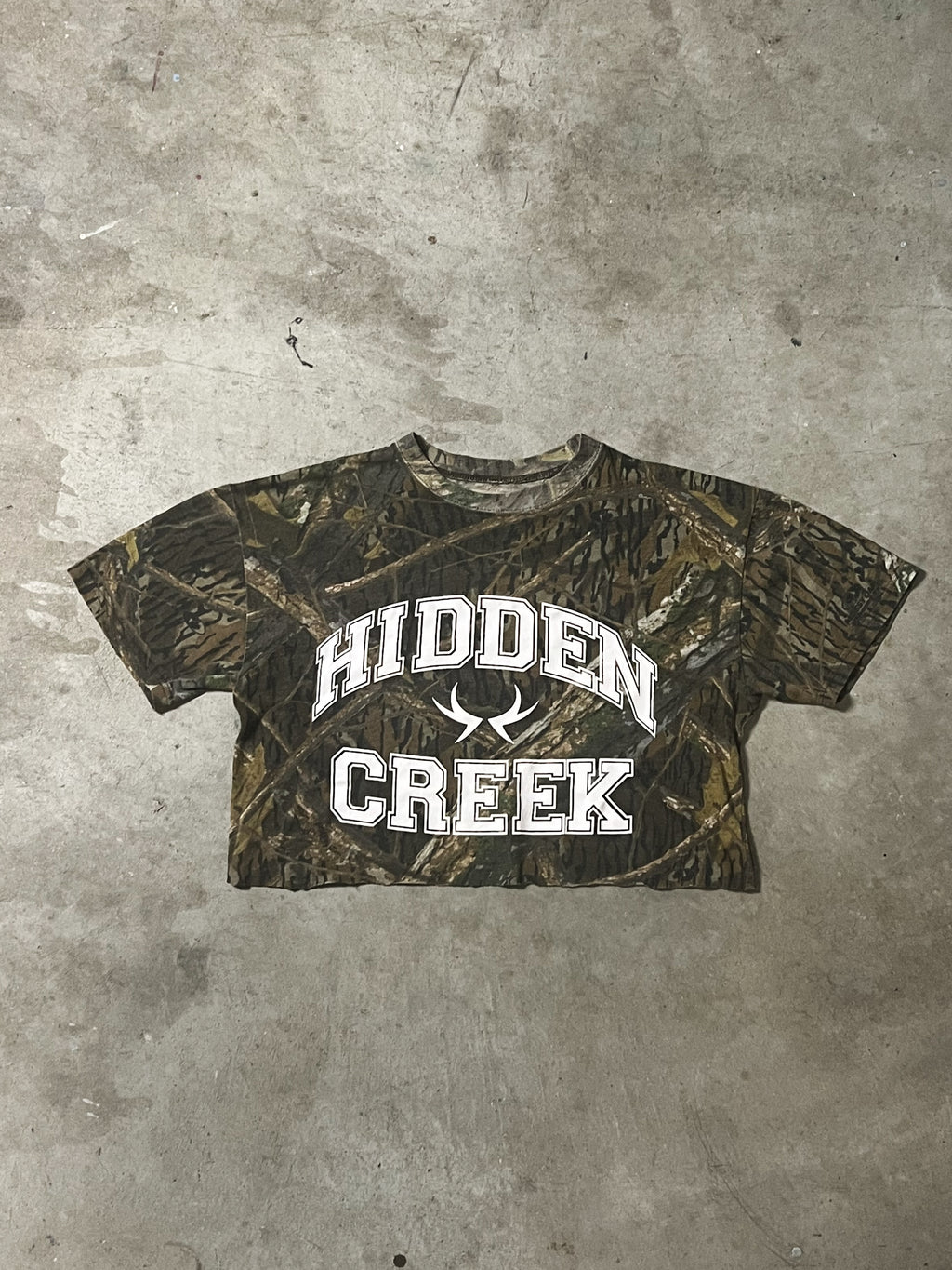 1 OF 1 REALTREE CROP TOP TEE WITH HIDDEN CREEK HAND PRINTED GRAPHIC | S