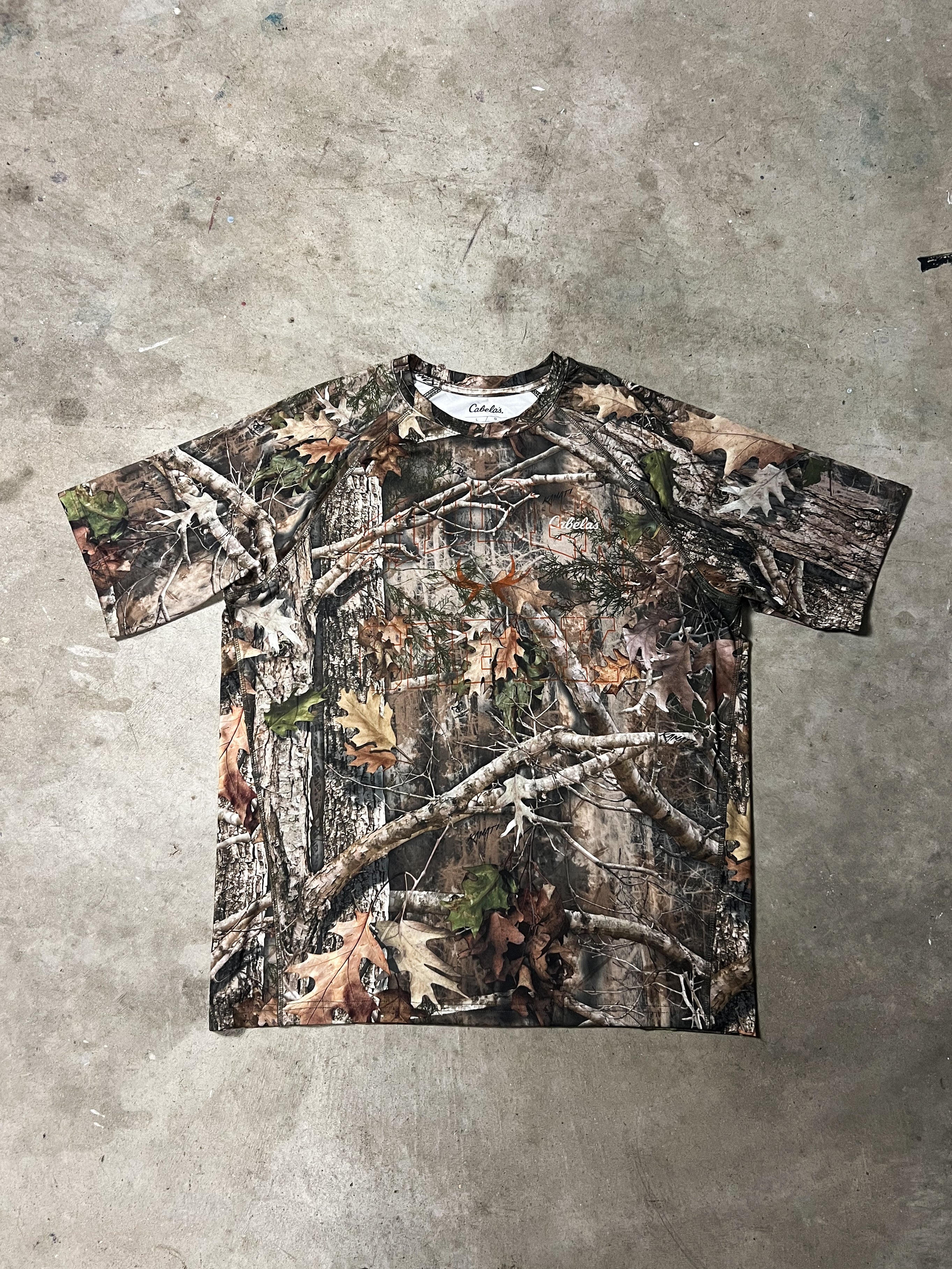 1 OF 1 CABELAS ATHLETIC TEE WITH HAND PRINTED HIDDEN CREEK GRAPHIC | L
